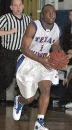 Senior Jarrett Howell