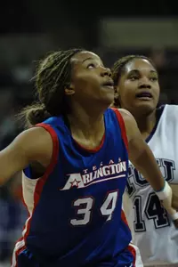 Candice Champion scored a career-high 18 points to lead the Mavs against Pitt State.