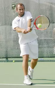 Alberto Agis gave the Mavs their first point of the day with a 6-3, 6-2 win over UTSA's Nenad Maric during Saturday's play.