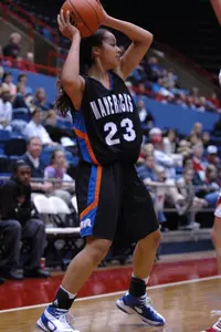 LaTosha Duffey led the Mavs with nine points against UTSA.