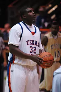 Anthony Vereen led the Mavs on Friday with 21 points and eight rebounds.