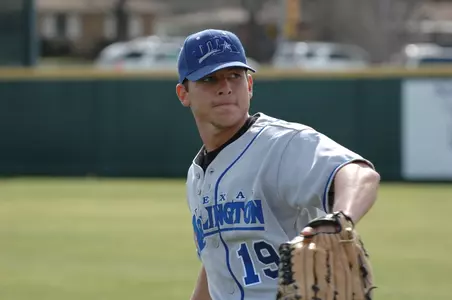 Jeff Storms went 4-for-4 with four RBI as the Mavericks cruised to a 15-4 victory against Lamar.