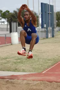 Senior Andrew Duncan III leads the men's team into their first meet of the season.