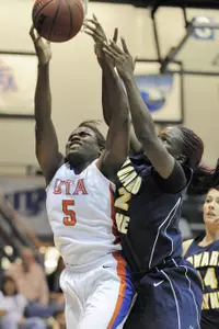 The Mavericks dominated the Owls in the post Saturday night