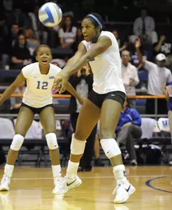 Bianca Sauls led the Mavericks with 13 digs against UTSA
