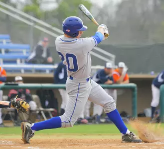 Andrew Kainer continued his school-record hit streak to 30 games on Sunday