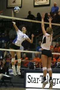 Tara Frantz had 16 kills during Saturday's 3-2 loss.