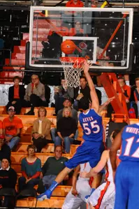 Jordan Reves scored 12 points at Oregon State Sunday.