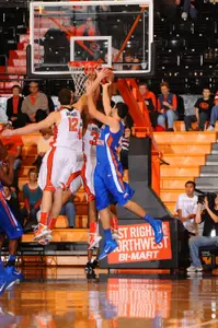 Jordan Reves battles for a rebound at Oregon State Sunday.