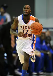 Shaquille White-Miller leads the Mavericks in assists.