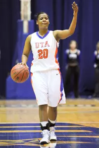 Tamara Simmons led the Mavs with a career-high 30 points