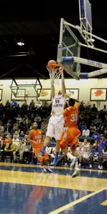 Jordan Reves was one of five Mavericks in double figures Wednesday night.