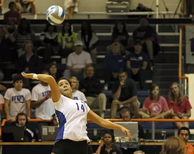 Amanda Aguilera had a double-double with 15 kills and 19 digs.