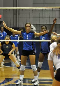Emily Shearin had seven kills and hit .294 in the Mavericks' 3-1 win Saturday.