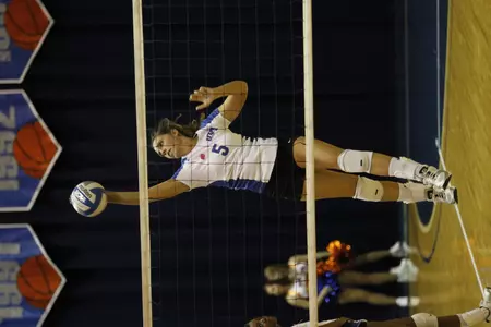Emily Shearin finished with 14 kills and a .522 hitting percentage during Thursday night's road victory over Texas A&M-Corpus Christi.