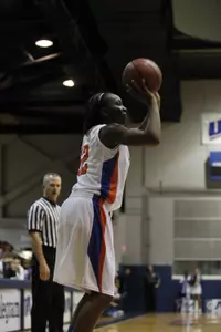 Chauntandra Williams led all scorers with 14 points