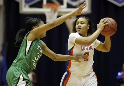 Malaika Green led the team with 13 points