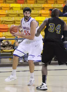 Jordan Reves leads the Mavericks in rebounding.