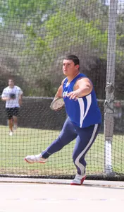 Casey Keeter finished fourth in the discus to give the Mavericks 5 points.