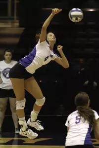 Tara Frantz led the Mavericks with 12 kills during Thursday night's victory over Texas A&M-Corpus Christi.