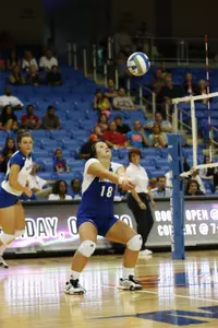Sophomore Valarie Stetzer and UTA came up short Thursday night.