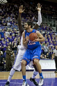 UT Arlington senior forward Jordan Reves