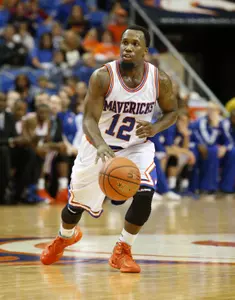 Shaquille White-Miller and the Mavs improve to 2-1.