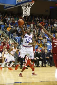 Shaquille White-Miller leads the Mavs in assists at 4.7 per game.