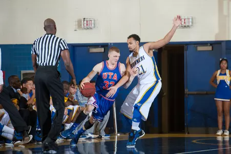 Karol Gruszecki and the Mavs beat CSUB.