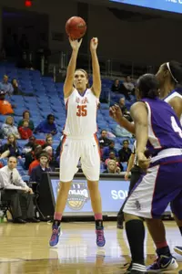 Junior Rosalyn Thorpe scored a season-high 14 points for the Mavericks.