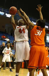 Desherra Nwanguma led the Mavericks with season-high 15 points.