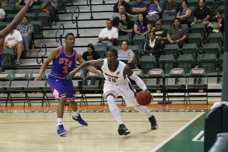 Jamel Oulter and the Mavs win Monday night at UTPA.