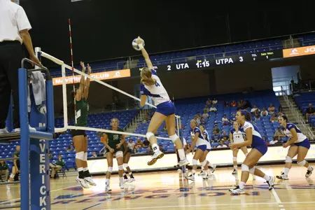 Taylor Gross led the Mavs with 16 kills.