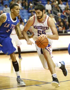 Jordan Reves scores 21 for UTA at UTSA.