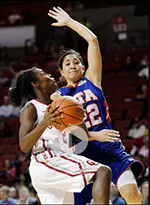 Lalia Suleiman provides a road block to the Sooners during the Mavericks game in Norman Wednesday.