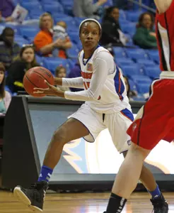 Kiara Parker led the Mavericks with 10 reboubds vs. San Jose State.