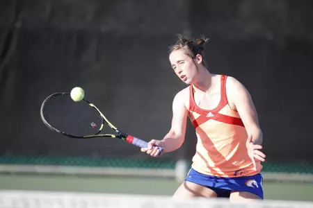 Elizabeth Thoms and the Mavericks fell 4-2 to SJSU.