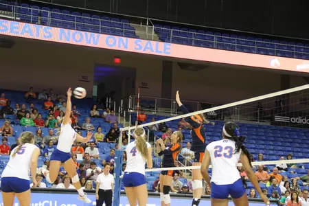 Shelby Dickson led the Mavericks with 13 kills against the Roadrunners.