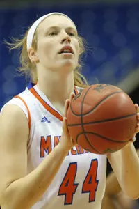 Rebekah Van Dijk picked up her sixth consecutive double-double.