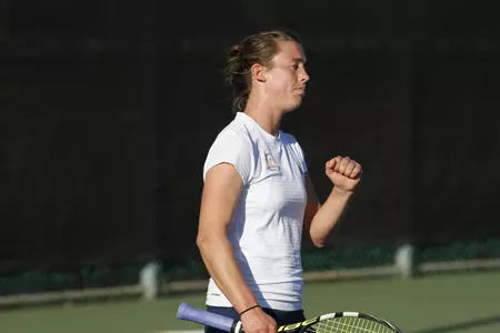 Elizabeth Thoms moves to 4-2 at the No. 1 singles spot.
