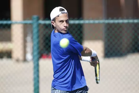 Carlos Arbiza made his way into the national rankings (No. 125) in singles play last year after he defeated the No. 32 player in the nation in straight sets (7-4, 6-4).