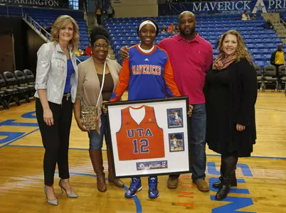 Senior Chaun Williams reached 2,000 minutes played in her career against UALR.