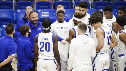 MBB Team Huddle Bench 2021