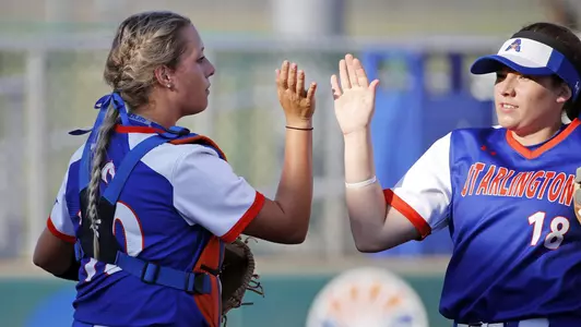 Softball Splits Day One at UTSA Classic