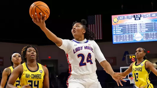De'Sha Benjamin Action Layup