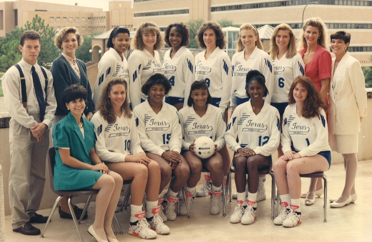 1991 volleyball alternate color team photo