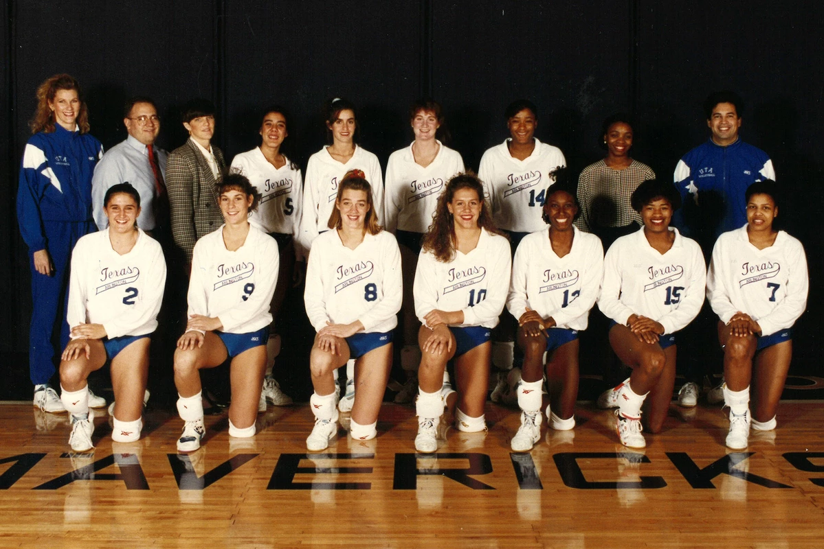 1992 women's volleyball color photo