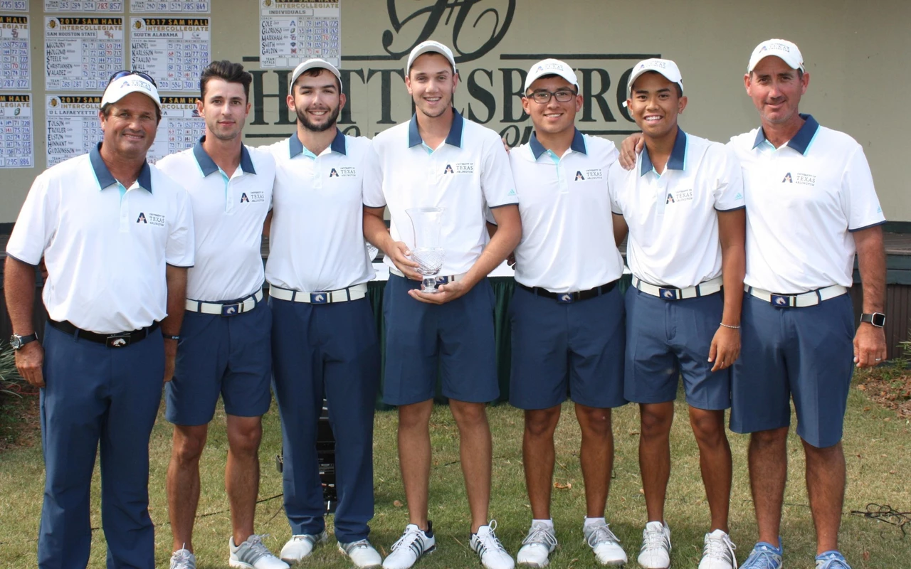 2017-18 men's golf team photo