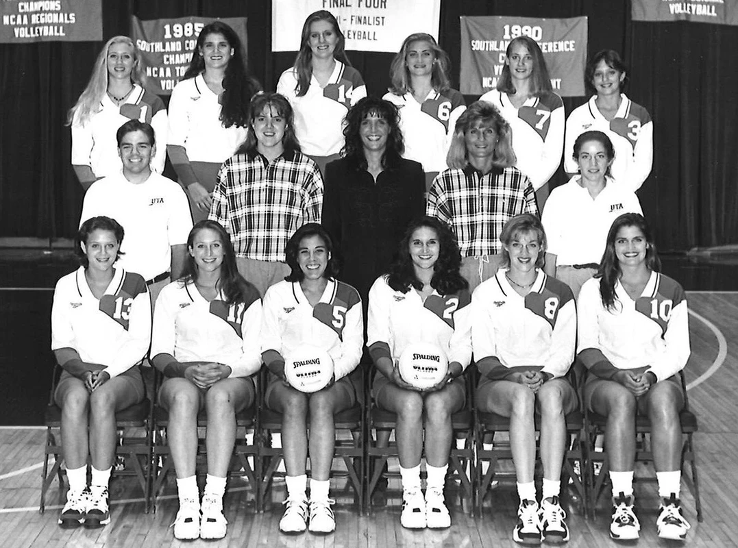 1995 volleyball team photo B/W