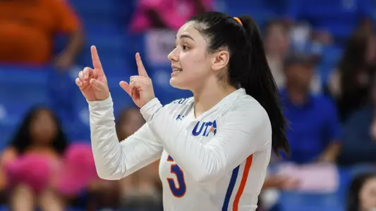 alyssa duran two fingers